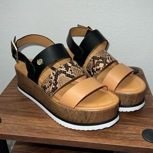 Tommy Hilfiger platform sandals size 8M in women’s